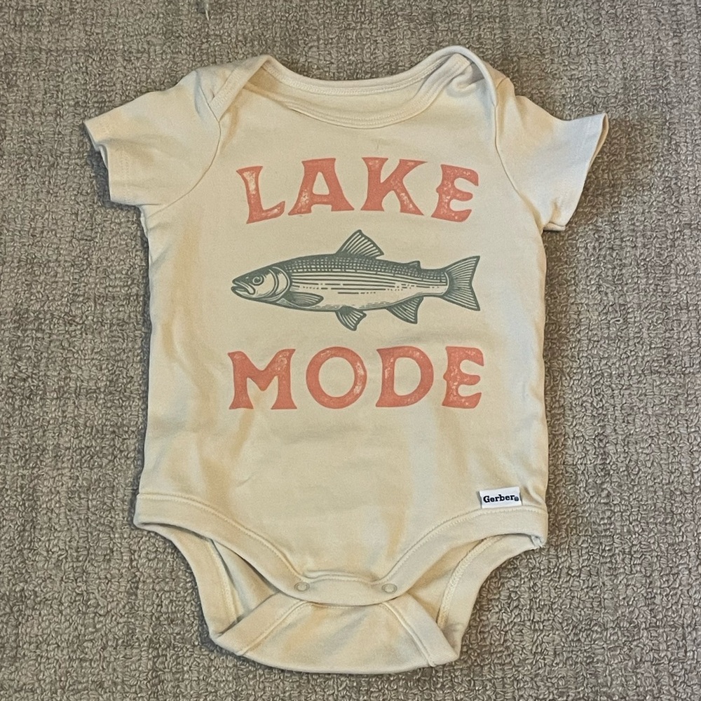 Gerber Baby LAKE MODE Onesie Size 6-9 Months 🐠